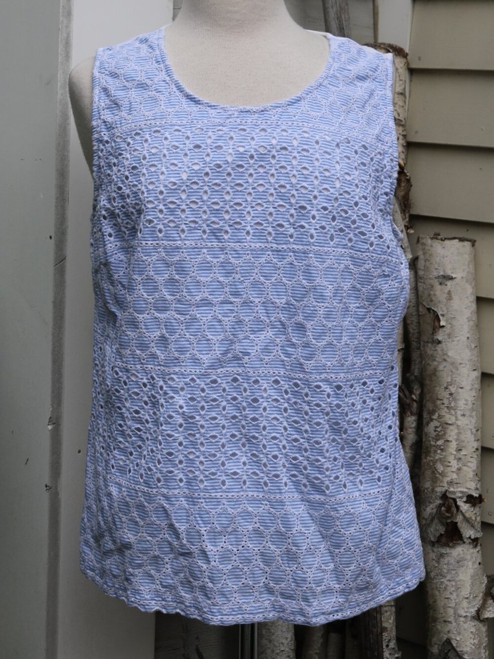 Croft & Barrow Blue White Pinstripe w Embroiderty Eyelet Lace Sleeveless Top XXL